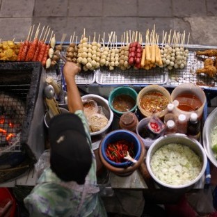 Bakit Kailangan Mag – Ingat sa Street Food?
